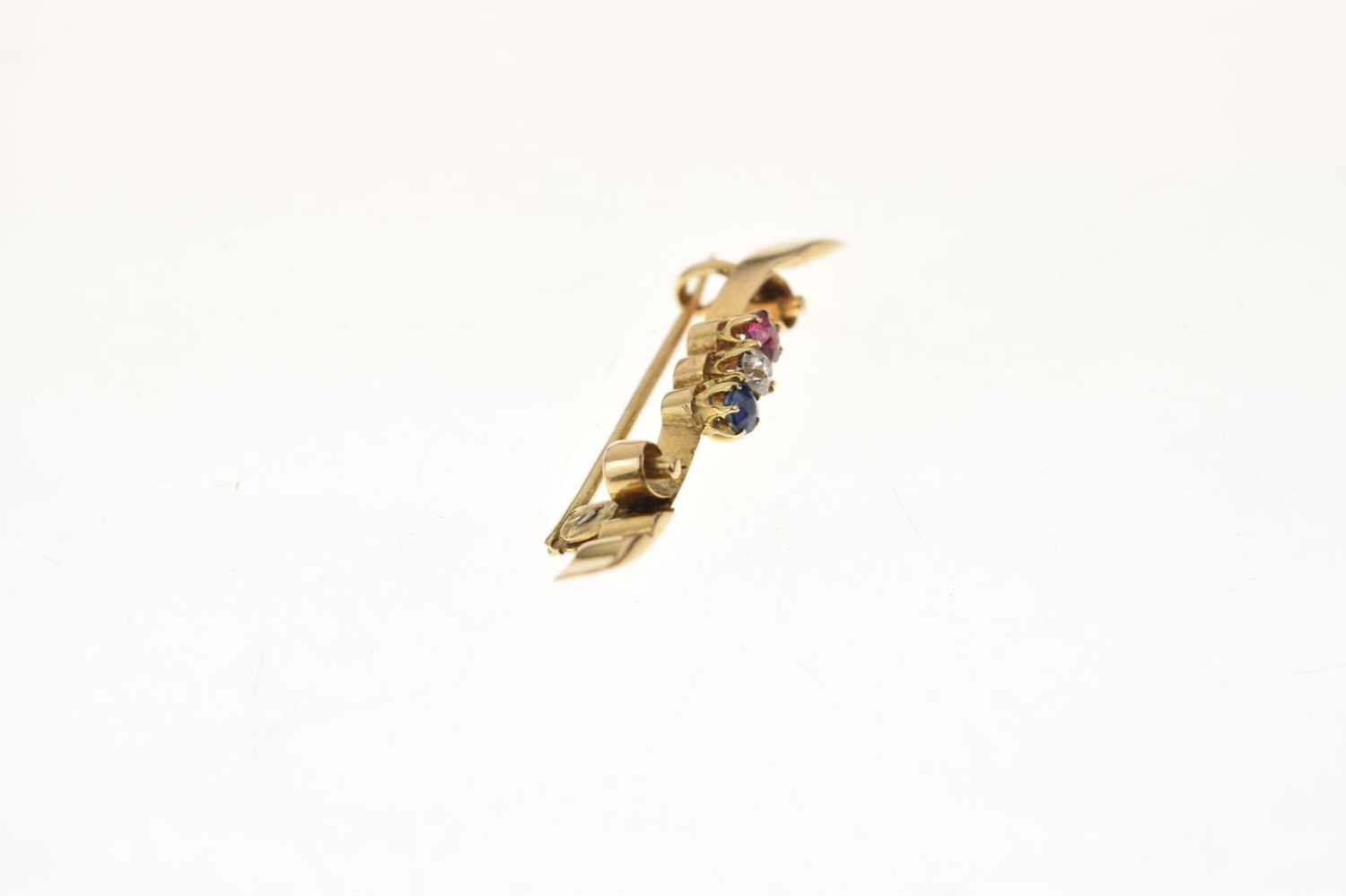 Ruby, sapphire and diamond yellow metal bar brooch - Image 2 of 7