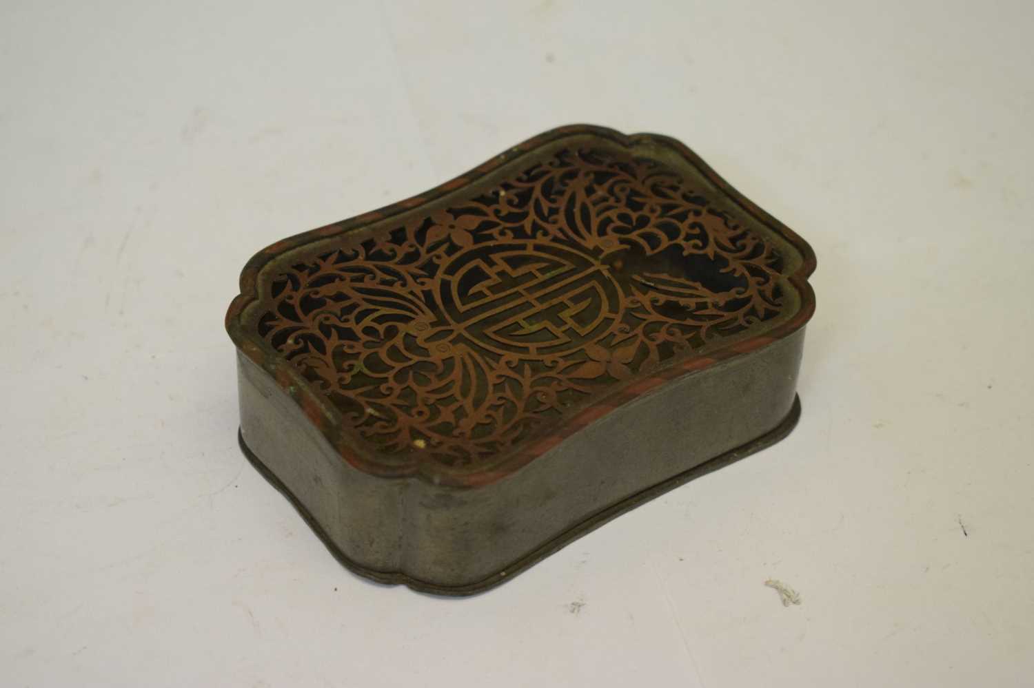 Chinese pewter cartouche-shaped box - Image 2 of 7