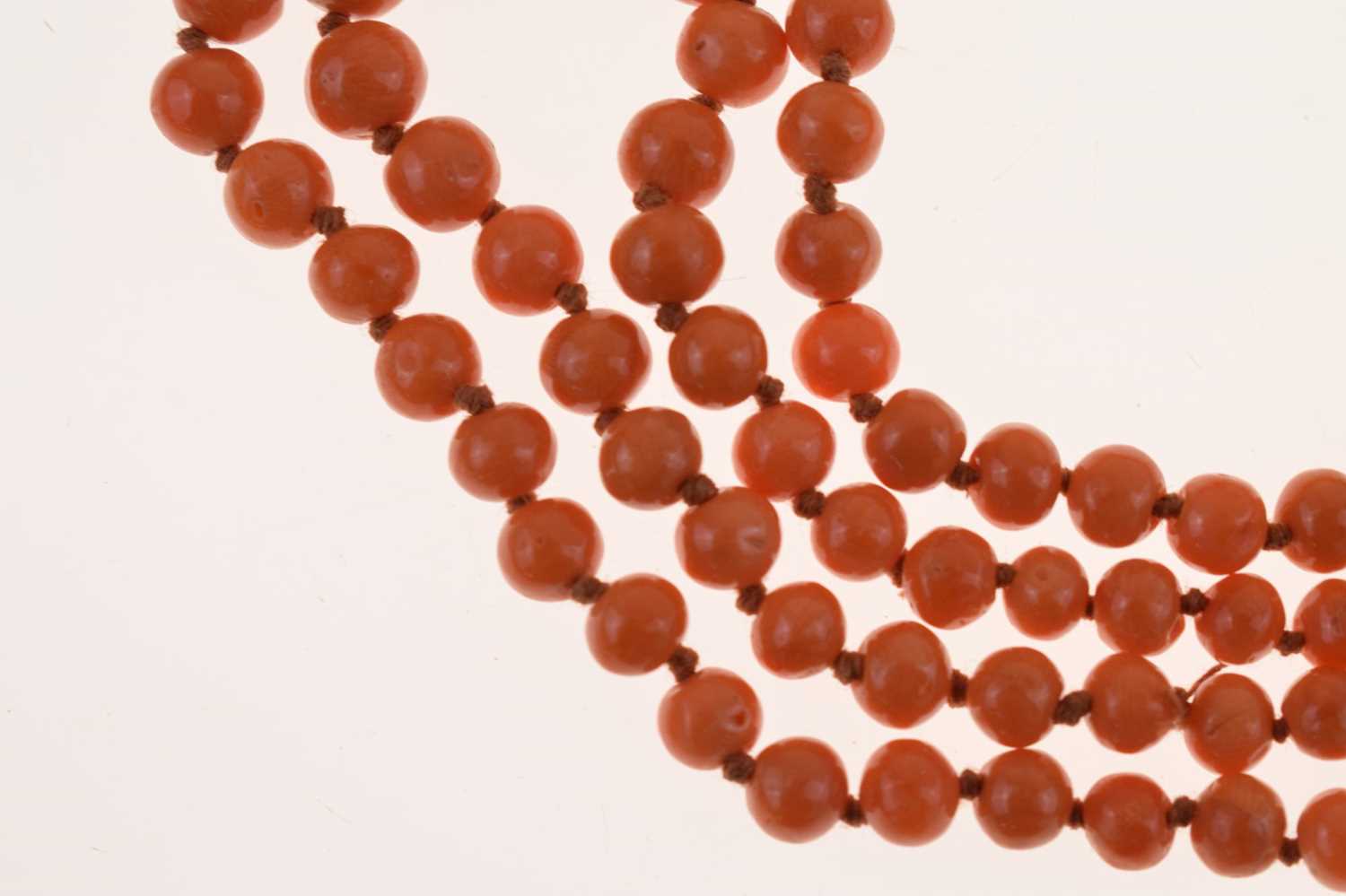 Coral bead necklace - Image 4 of 10