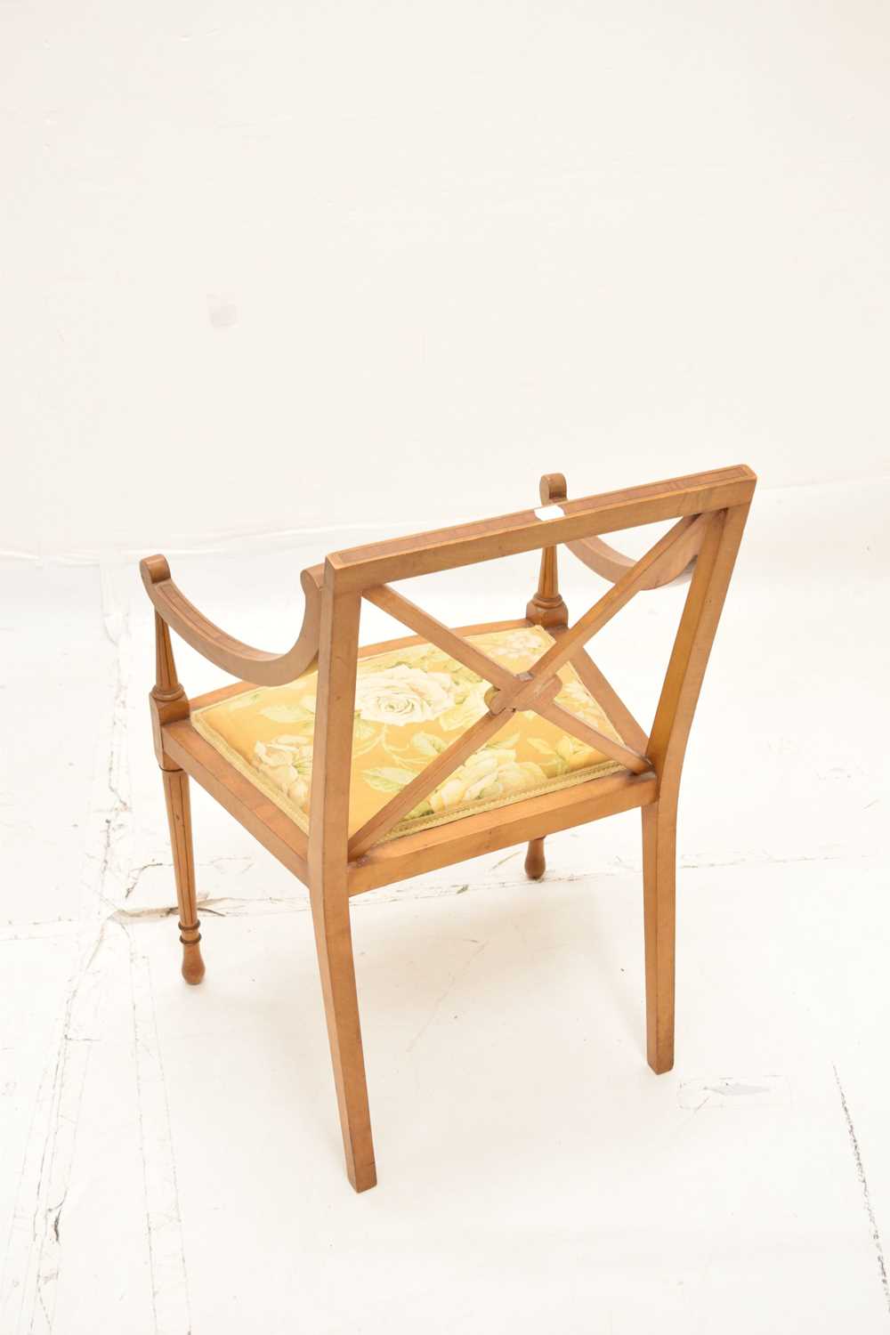 Edwardian crossbanded satinwood Sheraton-style elbow chair - Image 6 of 8