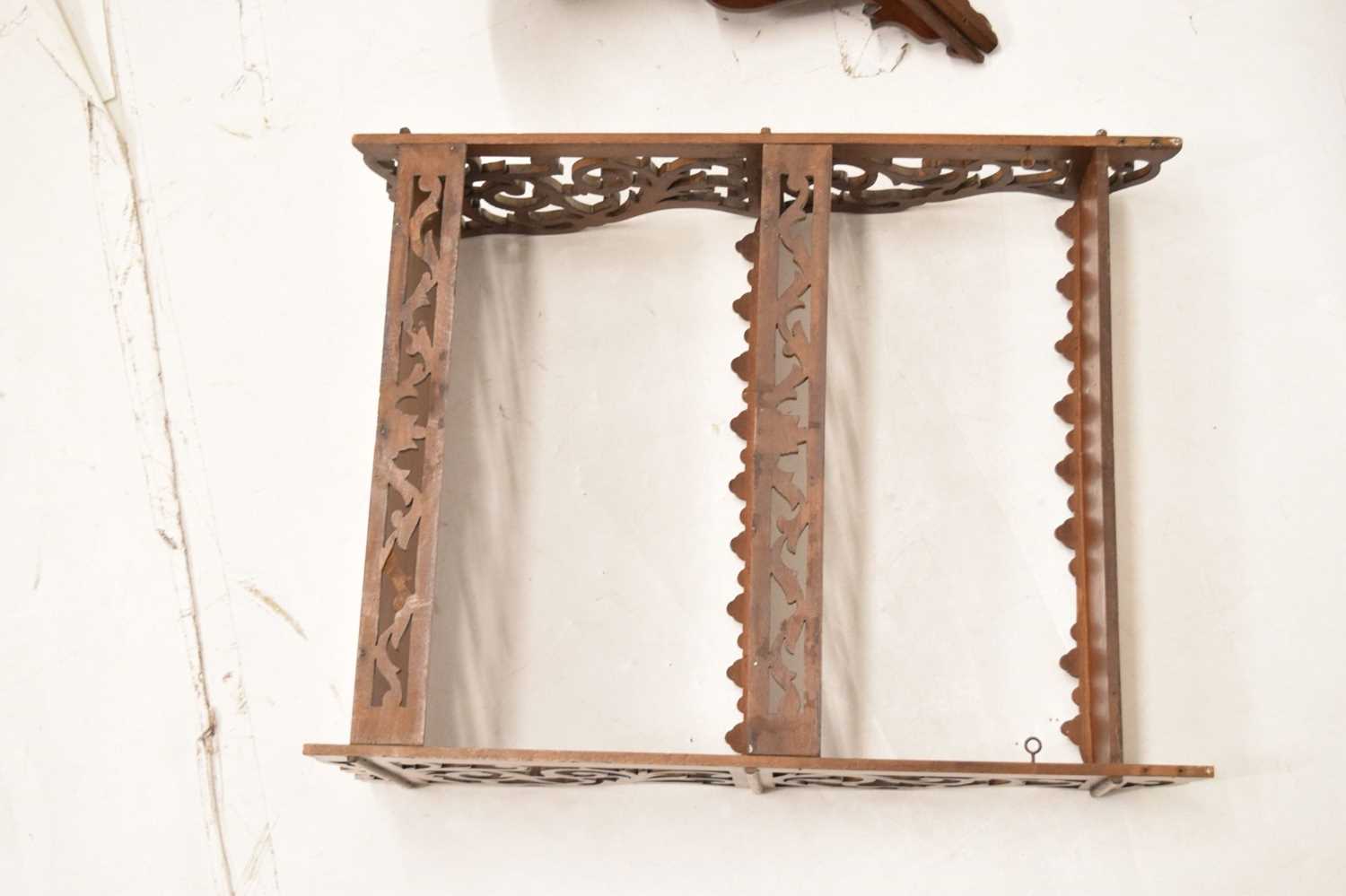 Set of fretwork wall shelves and wall bracket (2) - Image 10 of 10