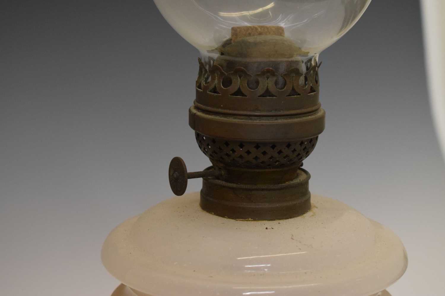 Late 19th/early 20th century opaque glass oil lamp - Image 4 of 8