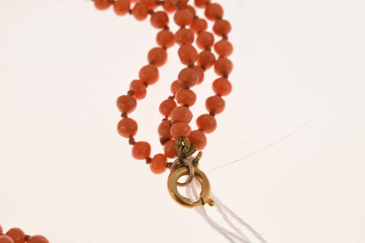 Coral bead necklace - Image 9 of 10