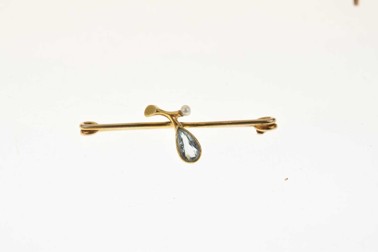 Edwardian aquamarine yellow metal brooch - Image 3 of 9