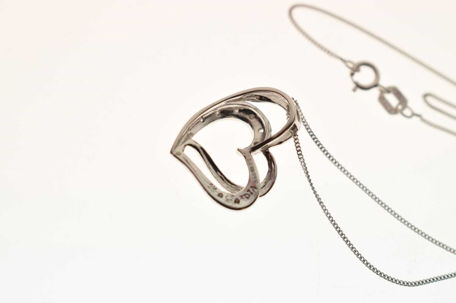 9ct white gold diamond set heart-shaped pendant - Image 4 of 9