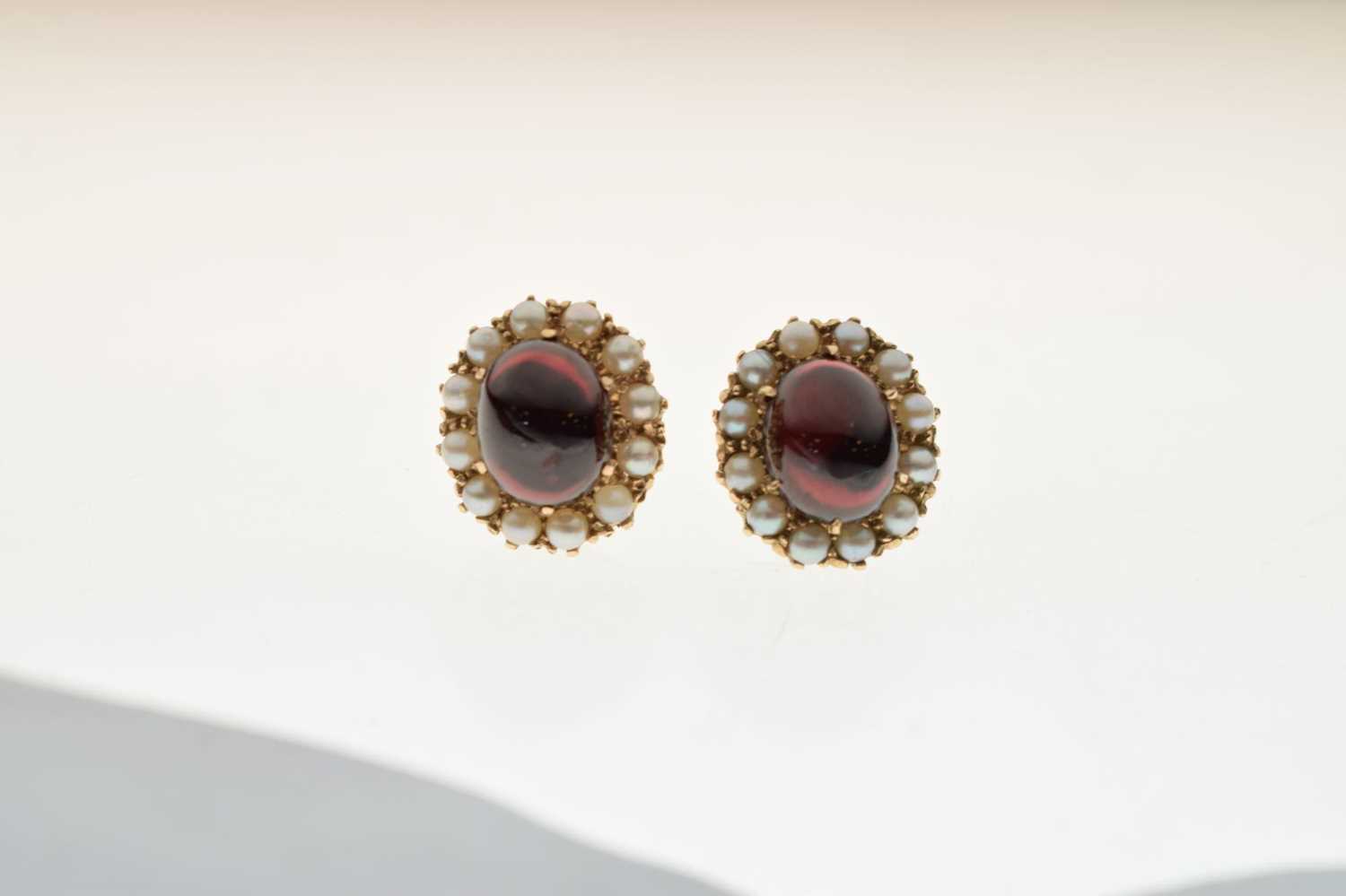 Pair of garnet and pearl 9ct gold cluster stud earrings - Image 6 of 6