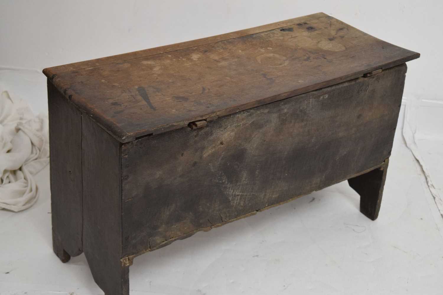 17th century small oak coffer - Image 10 of 10