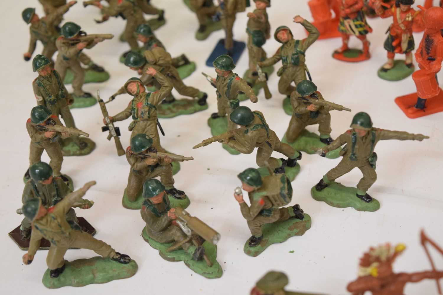 Quantity of unboxed Dinky diecast and plastic figures - Image 8 of 9