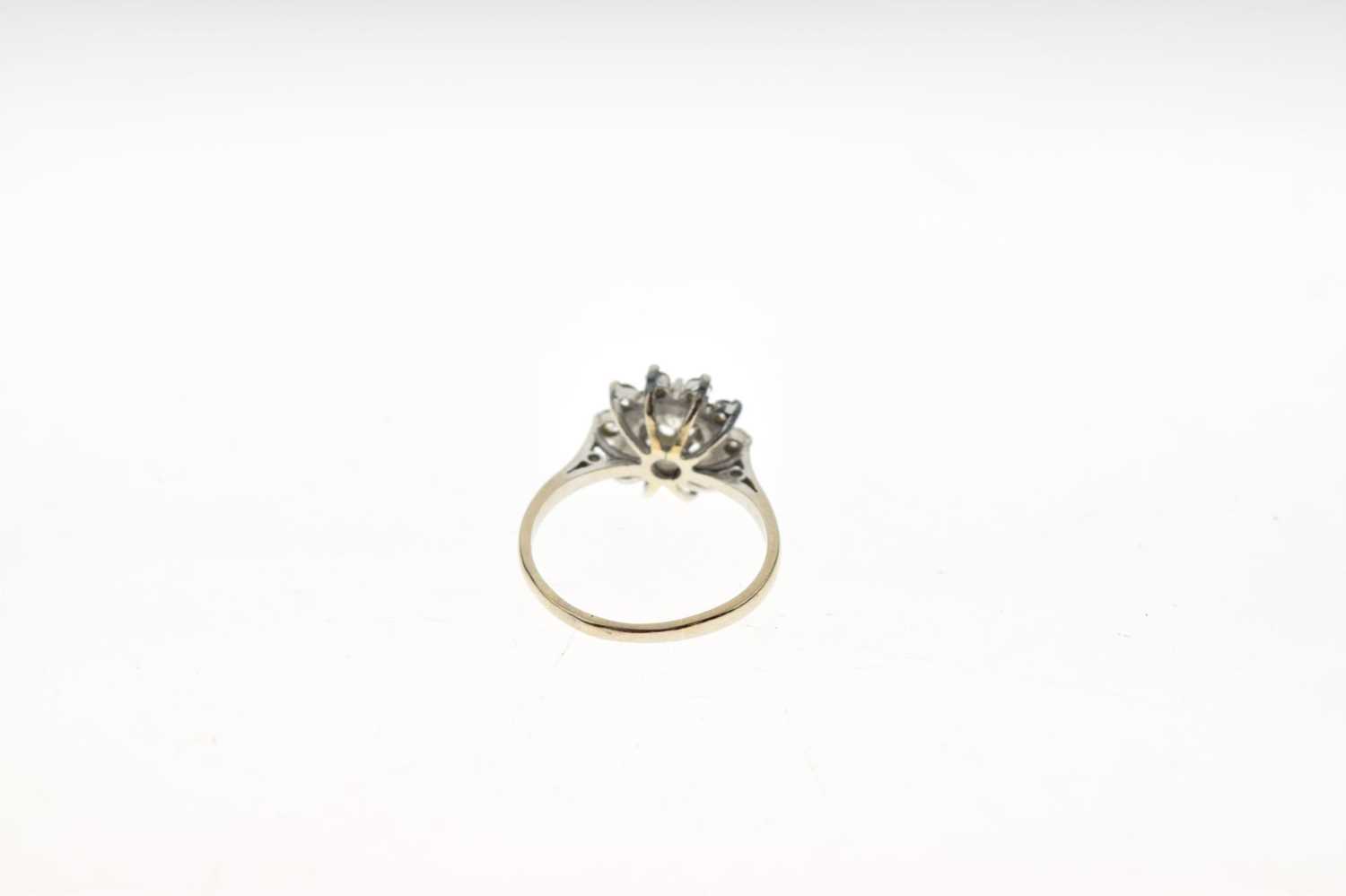 18ct white gold diamond flowerhead cluster ring - Image 4 of 9