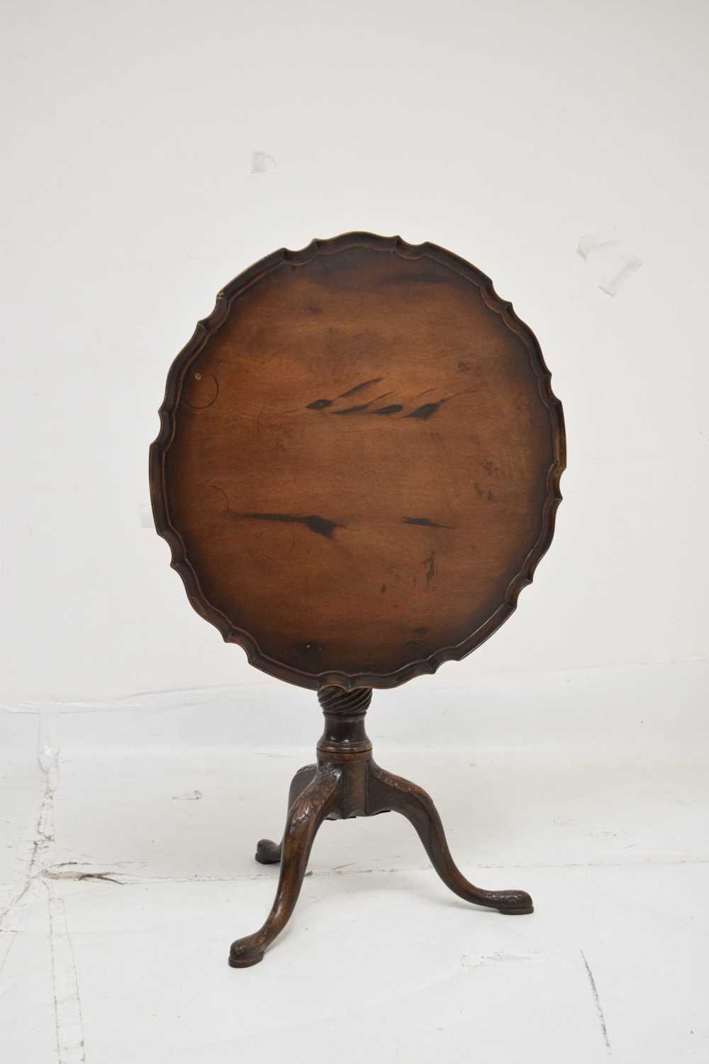 George III mahogany pie-crust tilt-top occasional table - Image 2 of 8