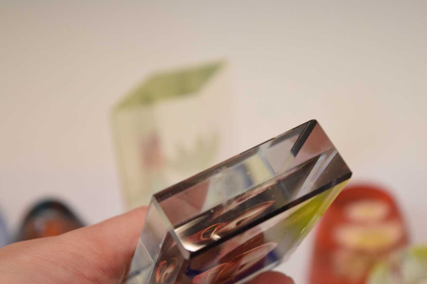 Quantity of 20th century glass paperweights - Image 12 of 15