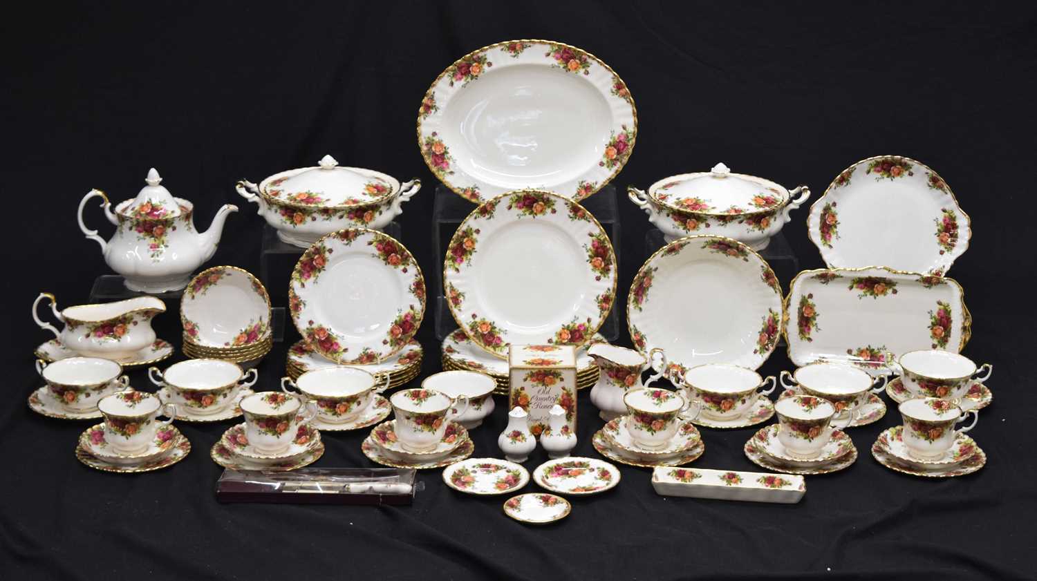 Royal Albert 'Old Country Roses' six person service