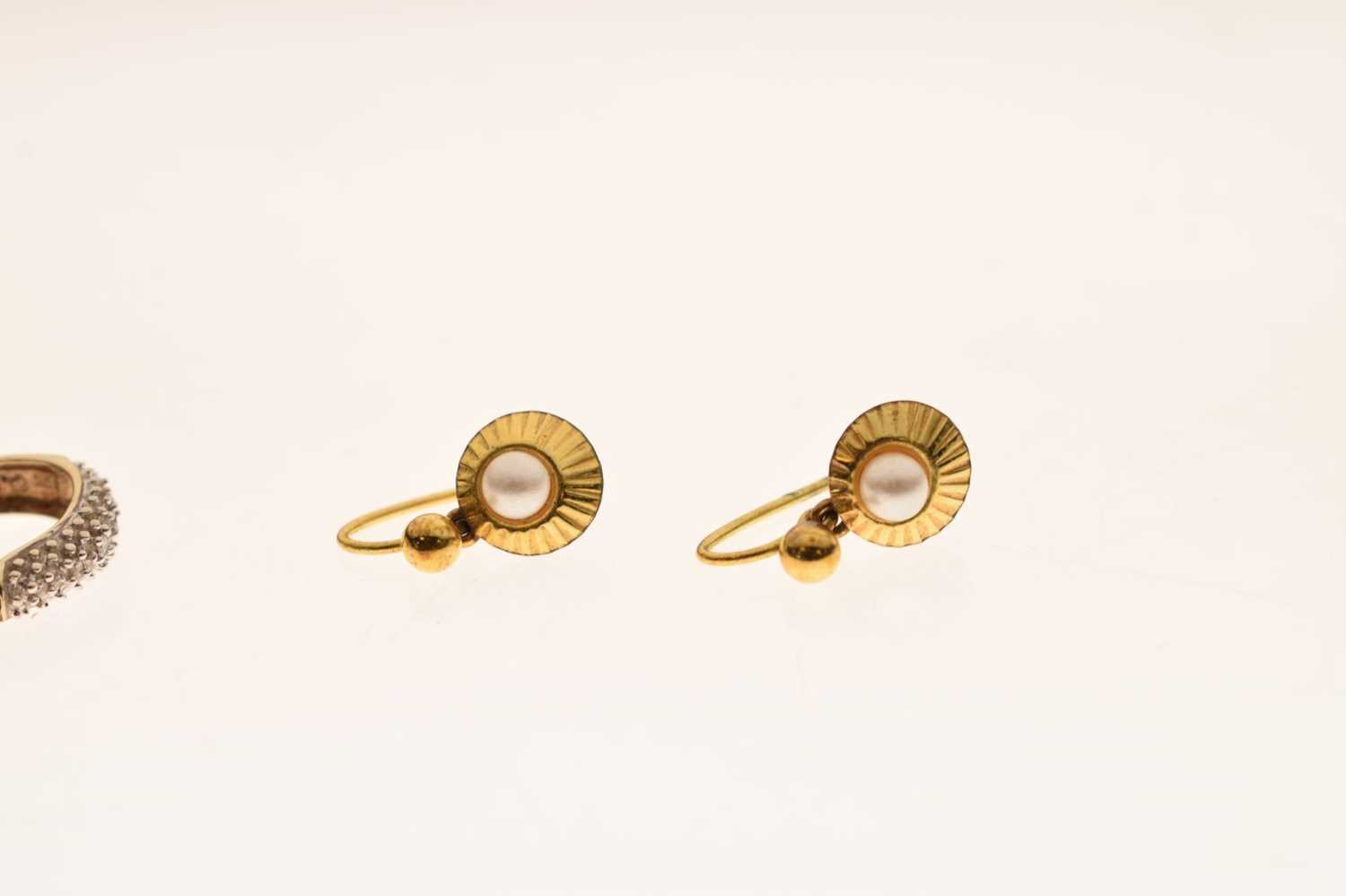 Diamond 9ct gold hoop earrings - Image 9 of 10