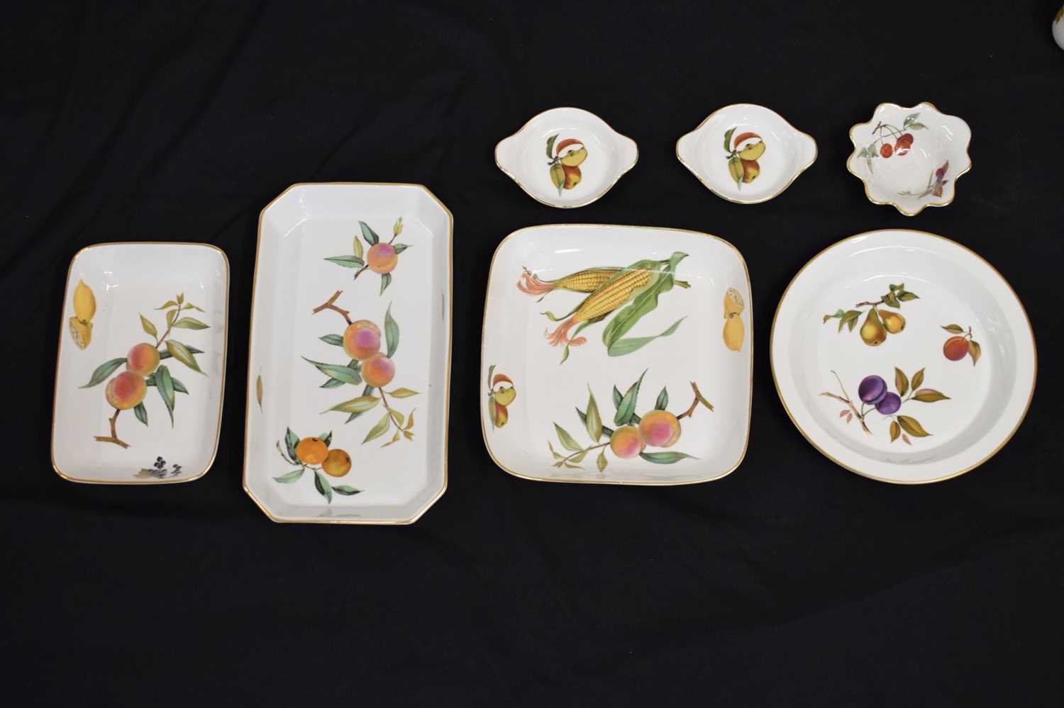 Worcester 'Evesham' part eight person dinner service - Image 6 of 25