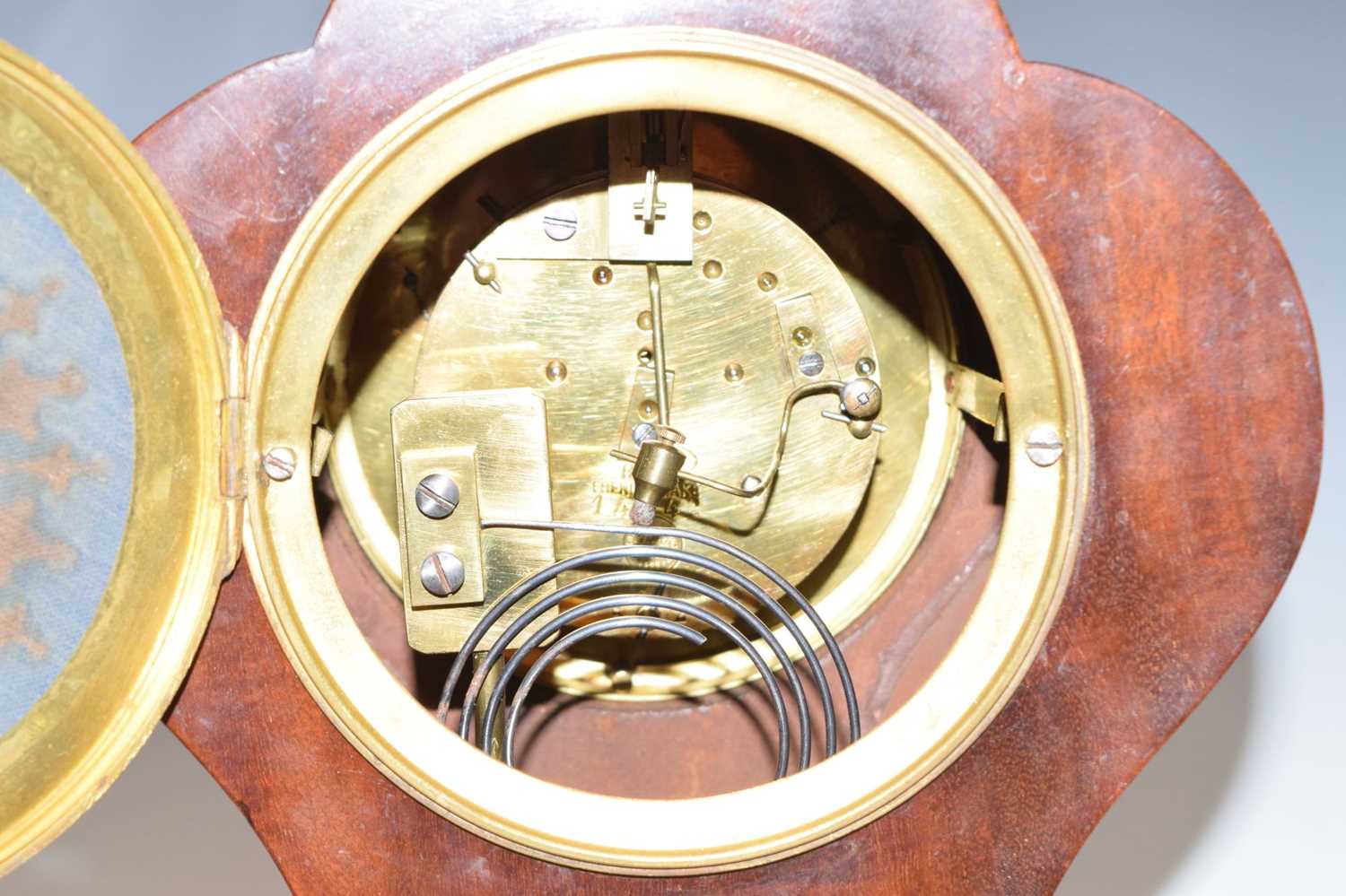 Early 20th century inlaid mahogany trefoil-balloon mantel clock - Image 6 of 8