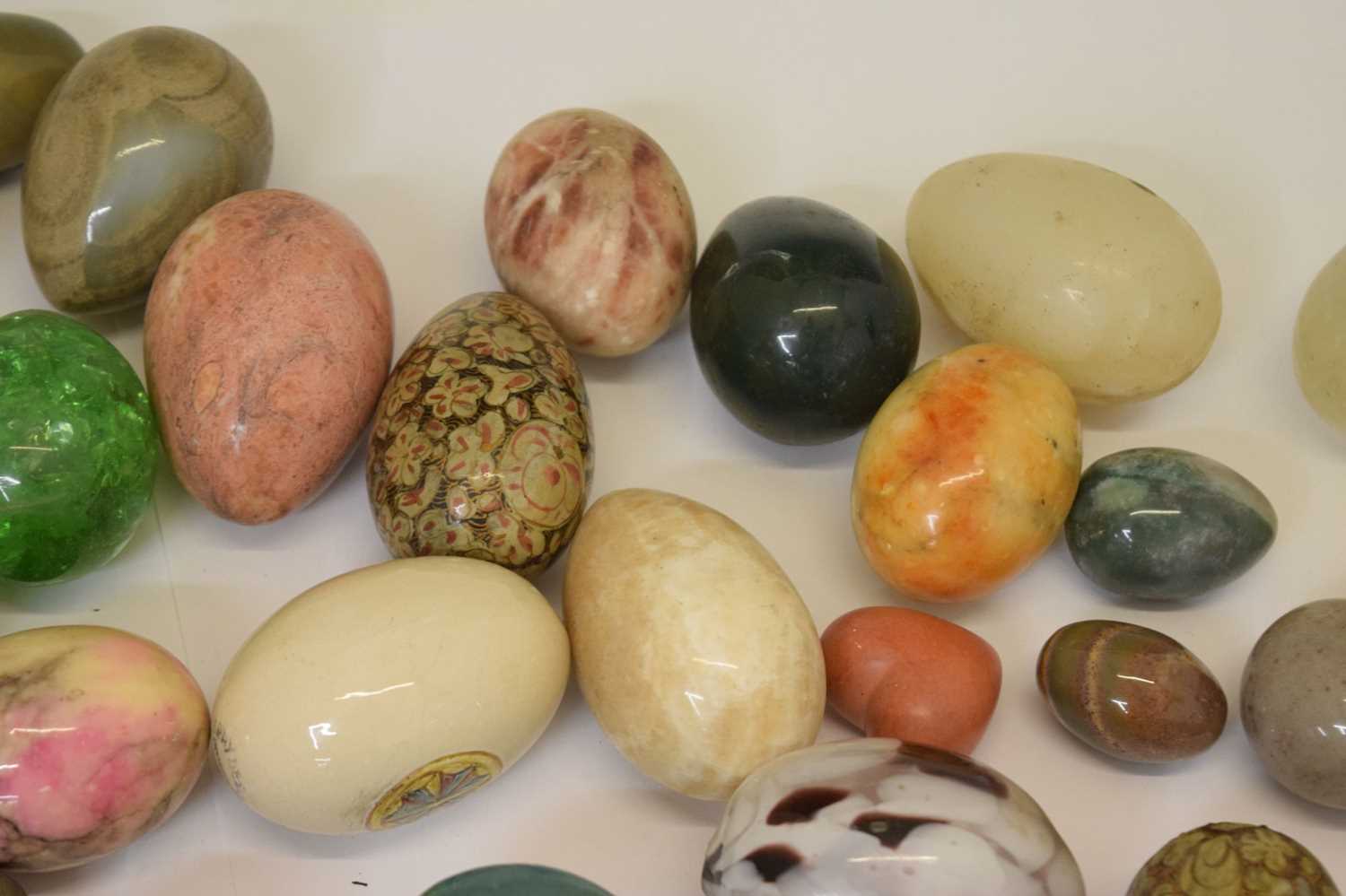 Collection of hardstone eggs - Image 5 of 8