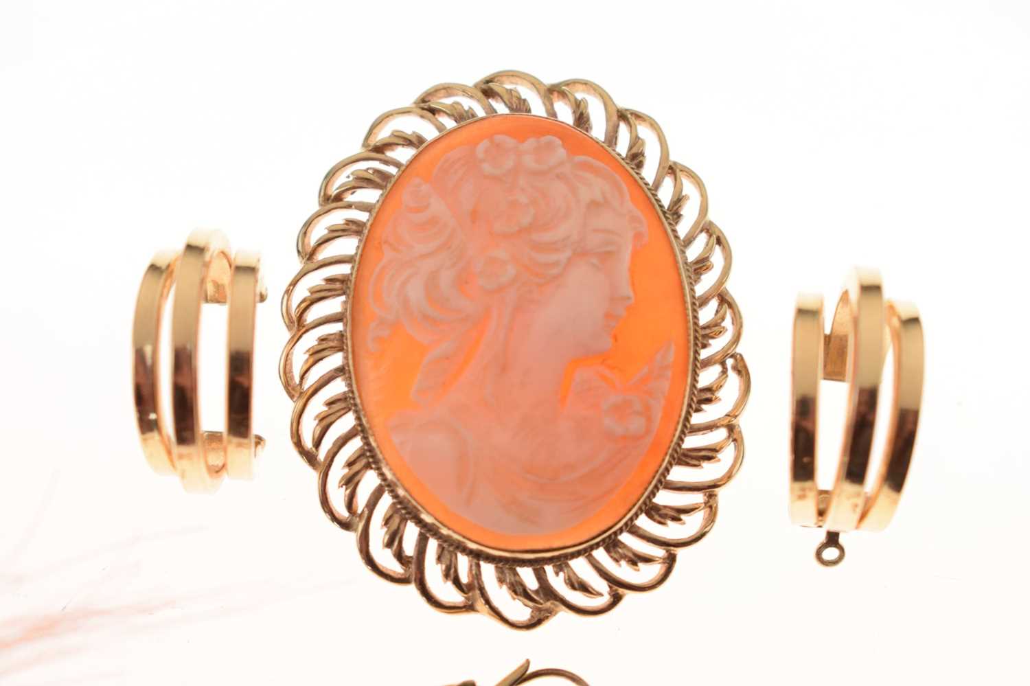 9ct gold cameo brooch and sundry gold jewellery - Image 2 of 8