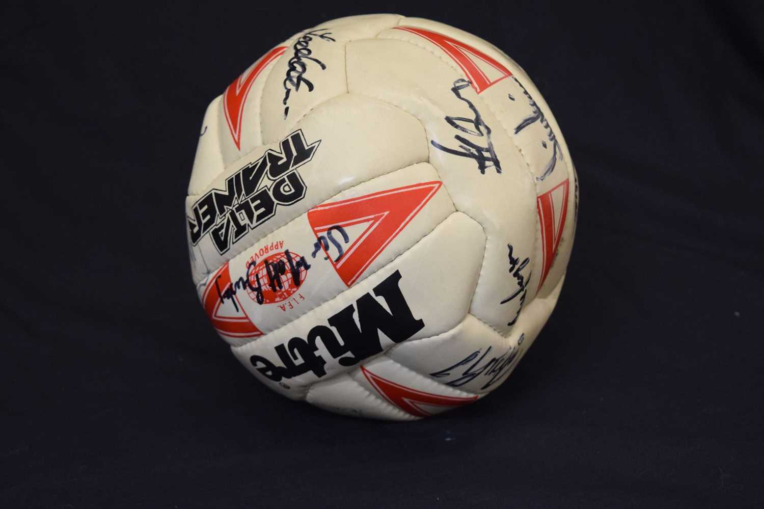 Manchester United autographed football - Bild 7 aus 7