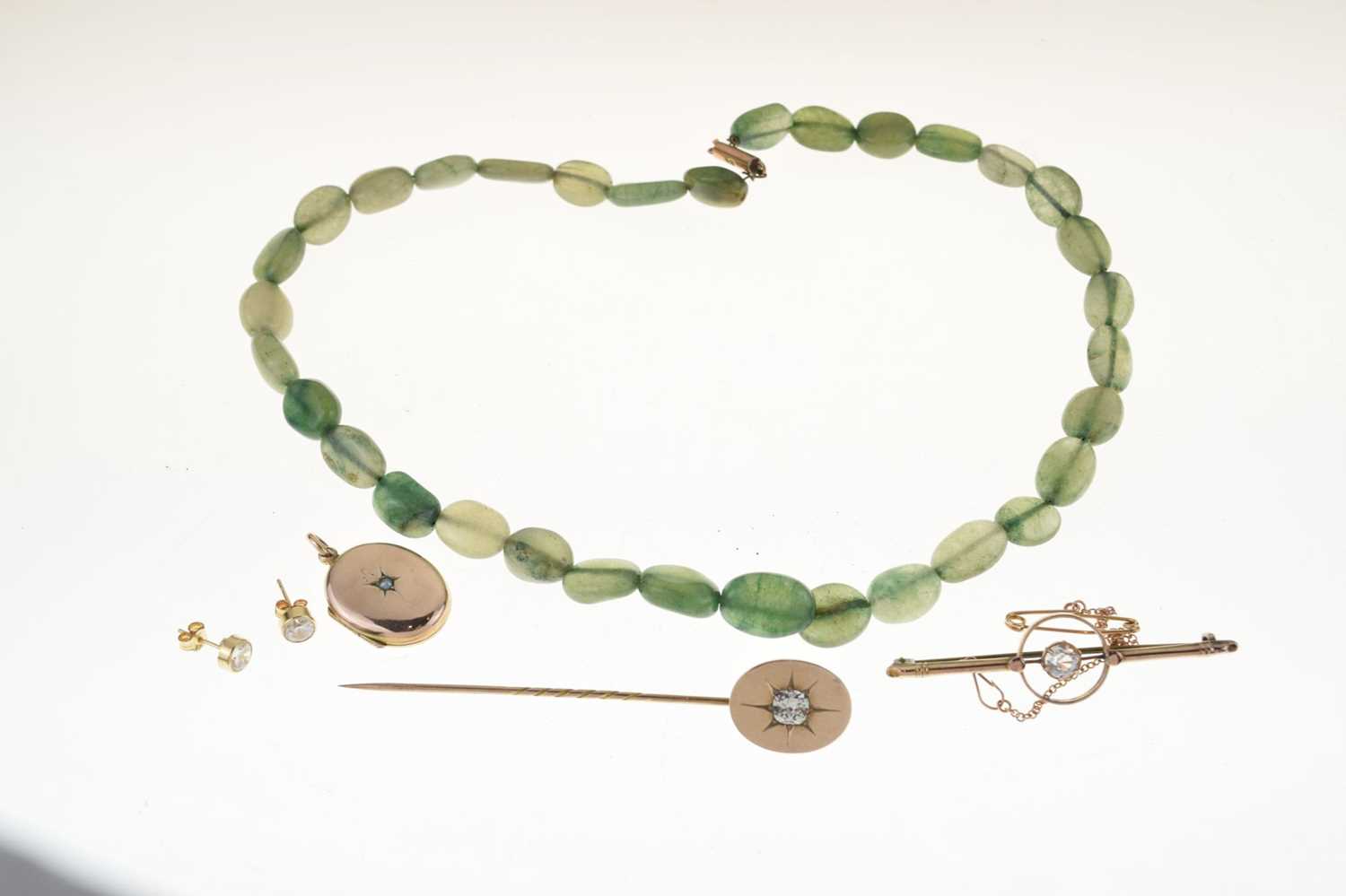 Jade bead necklace having a 9ct barrel clasp - Image 9 of 9