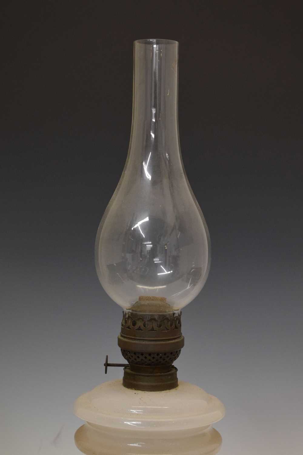 Late 19th/early 20th century opaque glass oil lamp - Image 3 of 8
