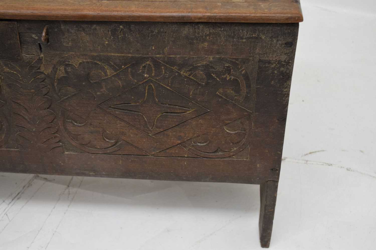 17th century small oak coffer - Image 5 of 10