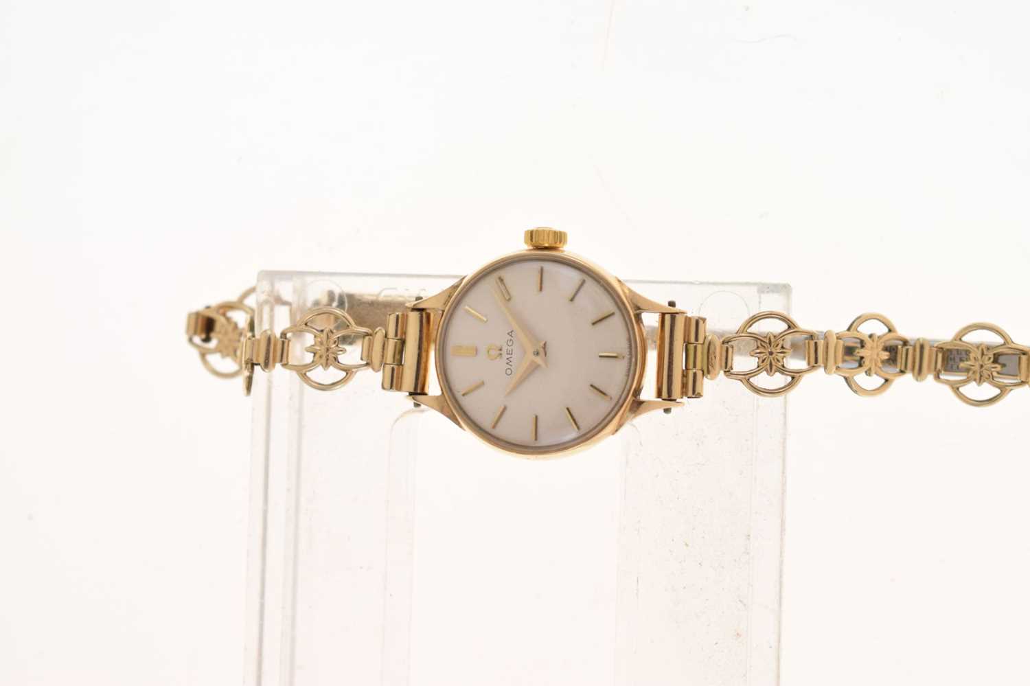 Omega - Lady's 9ct gold cased bracelet watch - Image 8 of 8