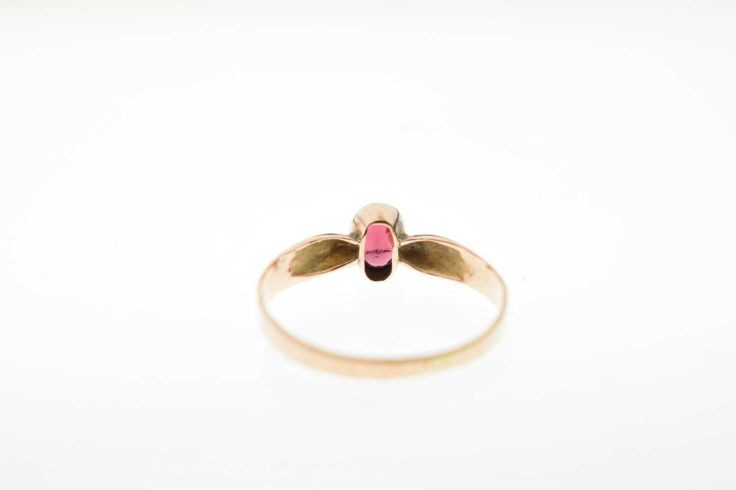 Edwardian garnet 9ct rose gold ring - Image 3 of 6