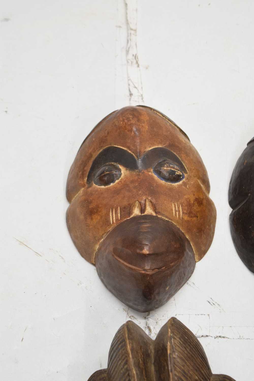 Group of ten carved wall hanging masks - Image 6 of 8