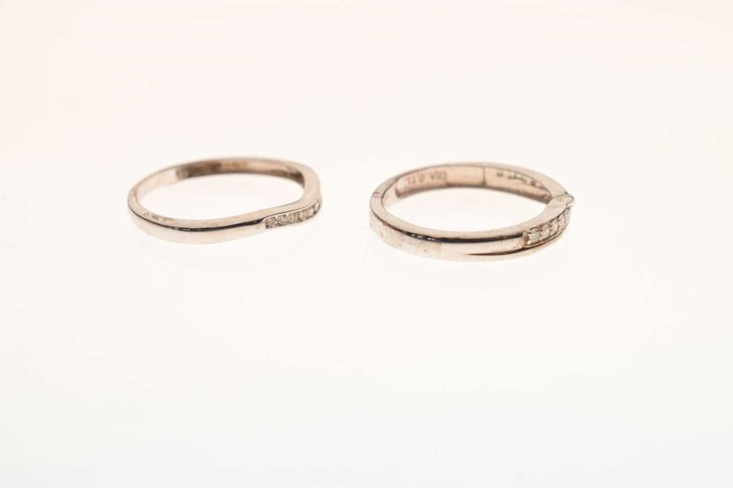 9ct white gold diamond set shaped wedding ring - Image 4 of 6