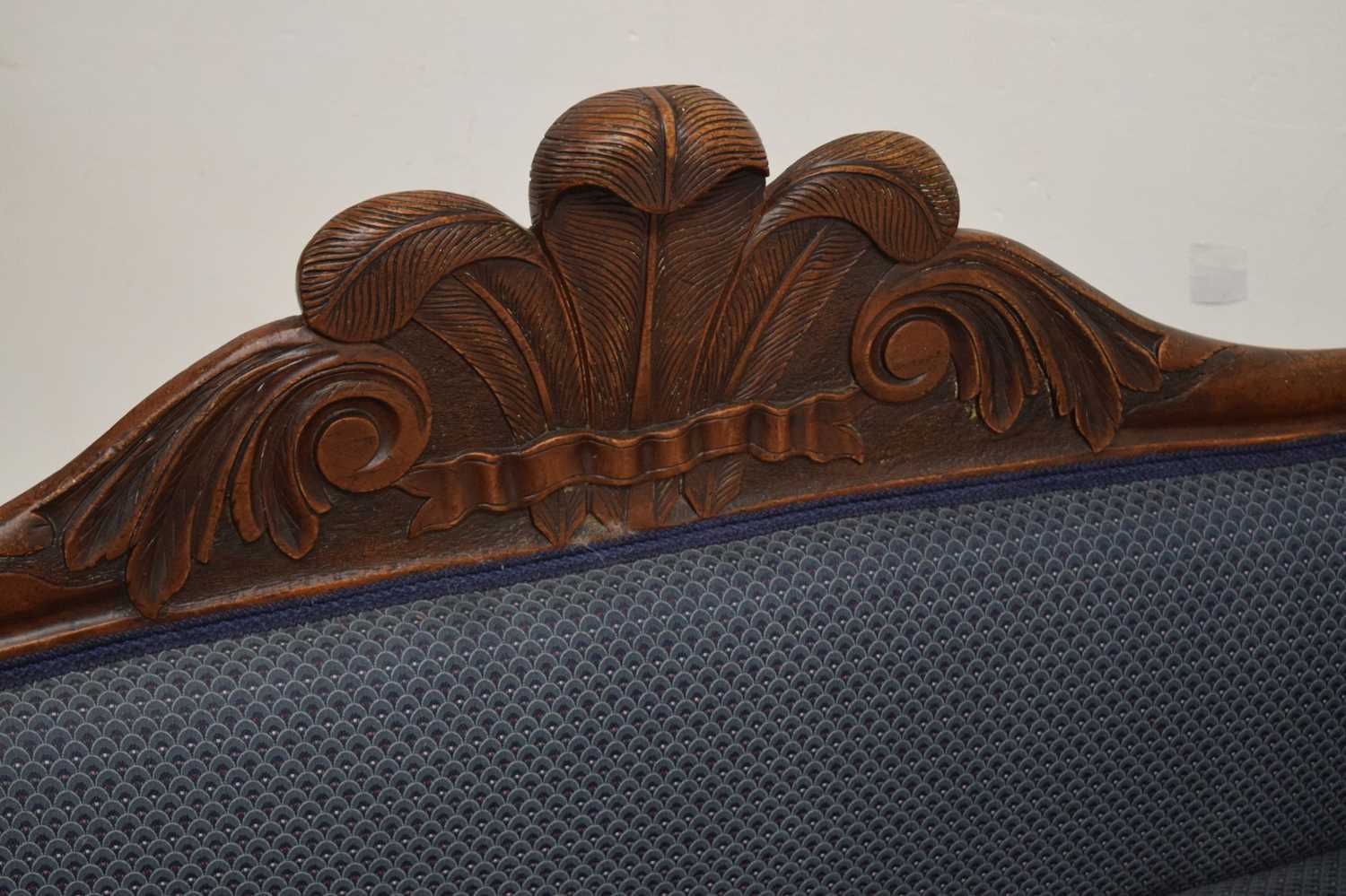 Victorian carved walnut double scroll-end settee - Bild 5 aus 8