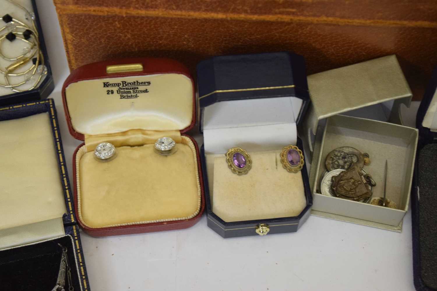 Quantity of costume jewellery - Image 6 of 9