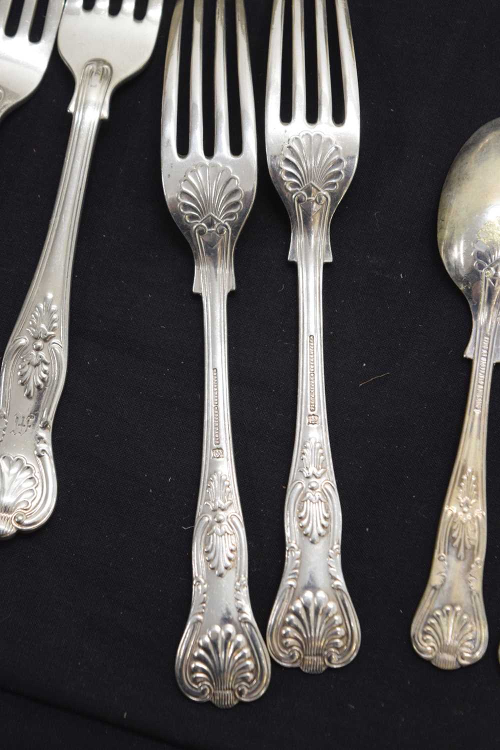 Quantity of silver-plated Kings pattern cutlery - Image 12 of 15