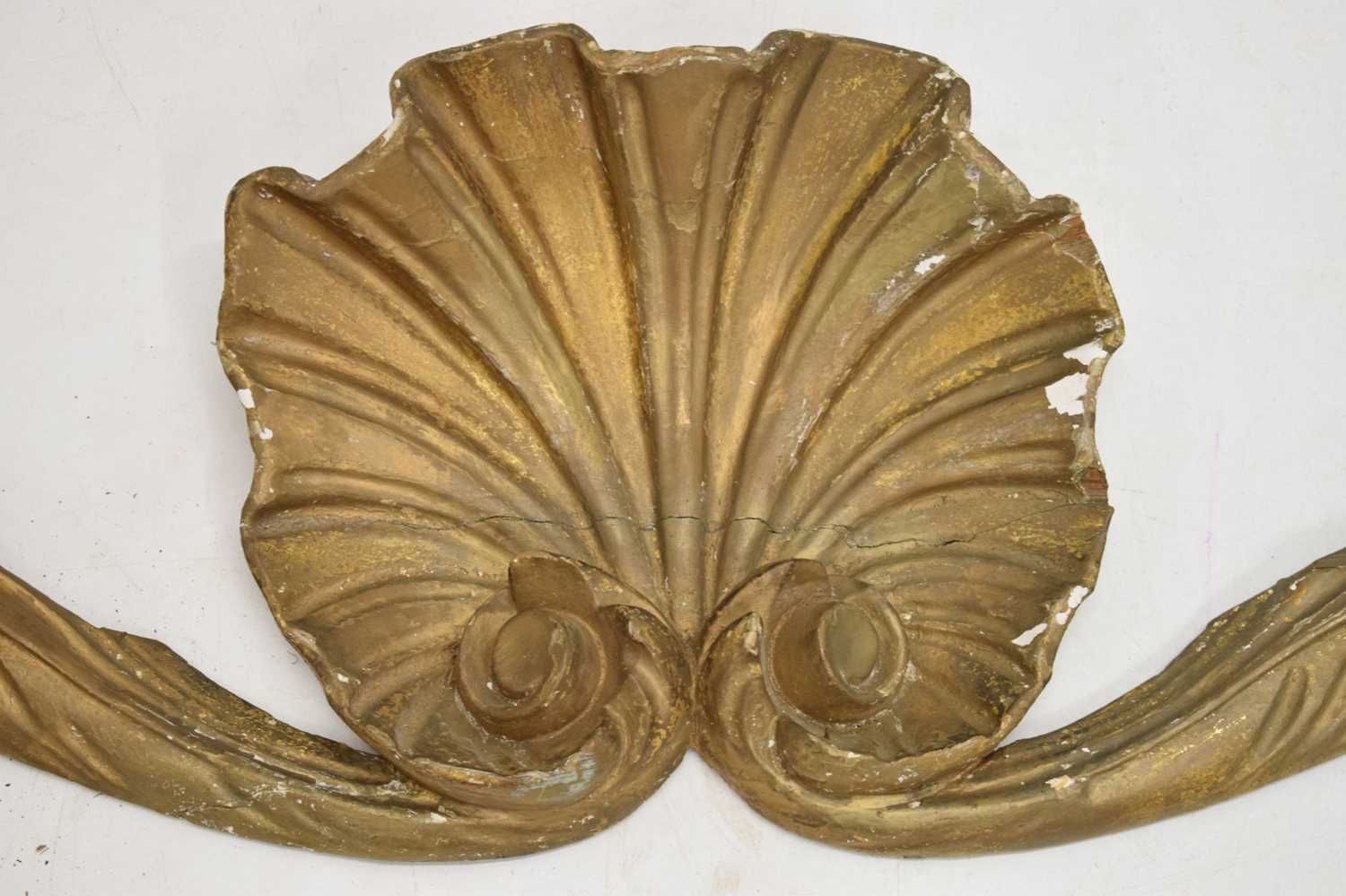 18th century carved giltwood cresting - Image 4 of 9