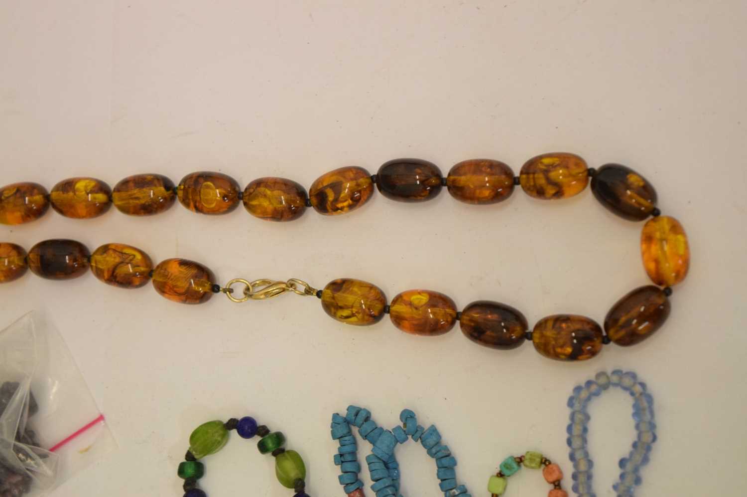 Costume jewellery to include amber, bone, garnet, hardstone bead necklaces and cased simulated pearl - Image 3 of 9