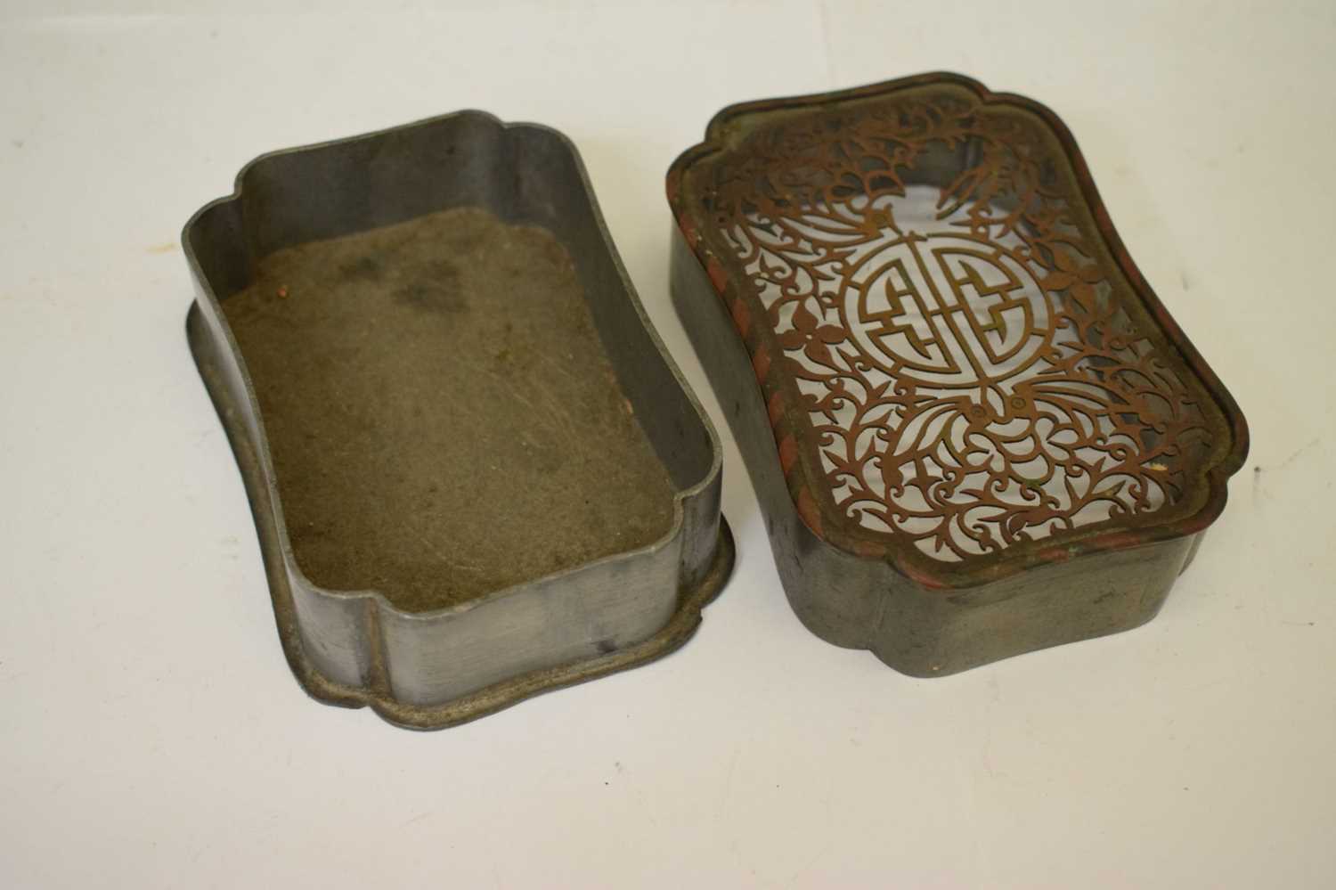 Chinese pewter cartouche-shaped box - Image 5 of 7