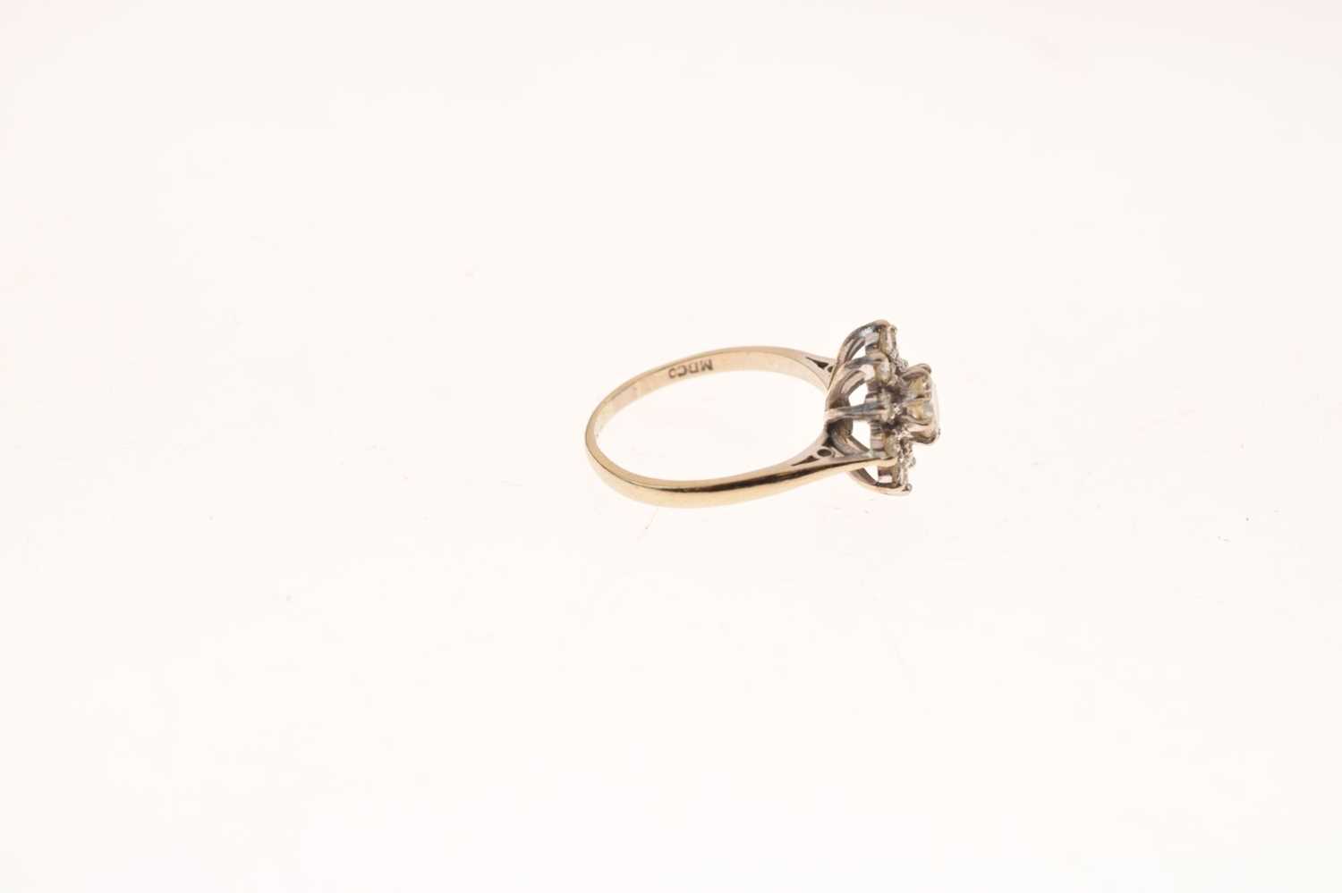 18ct white gold diamond flowerhead cluster ring - Image 5 of 9