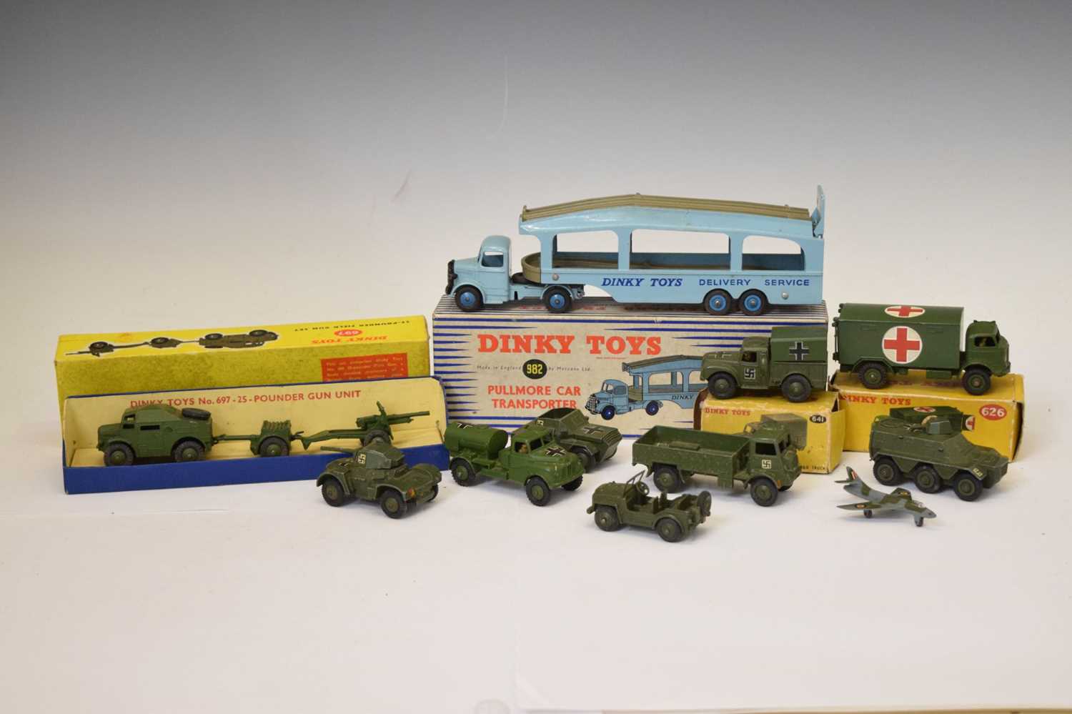 Dinky Toys - Boxed 982 'Pullmore Car Transporter' and other Dinky models - Bild 2 aus 7