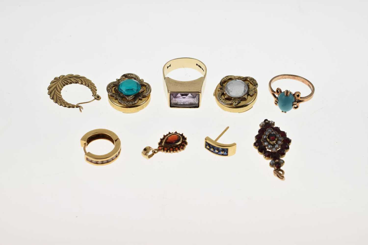 Small group of gold and yellow metal jewellery - Image 8 of 8