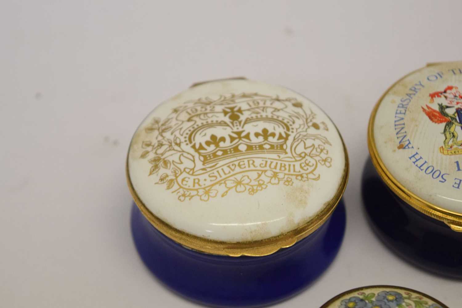 Group of Halcyon Days and other enamel boxes - Image 4 of 12