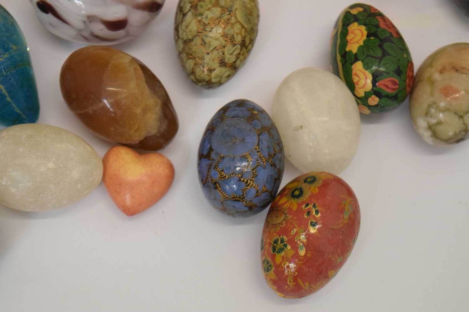 Collection of hardstone eggs - Image 7 of 8