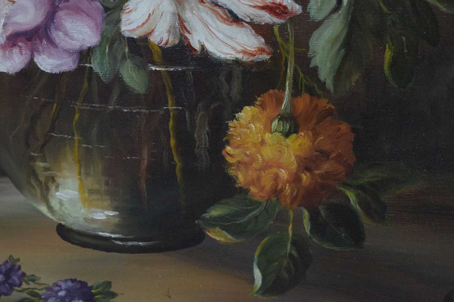 20th century oil on canvas - Still life with flowers - Image 4 of 9