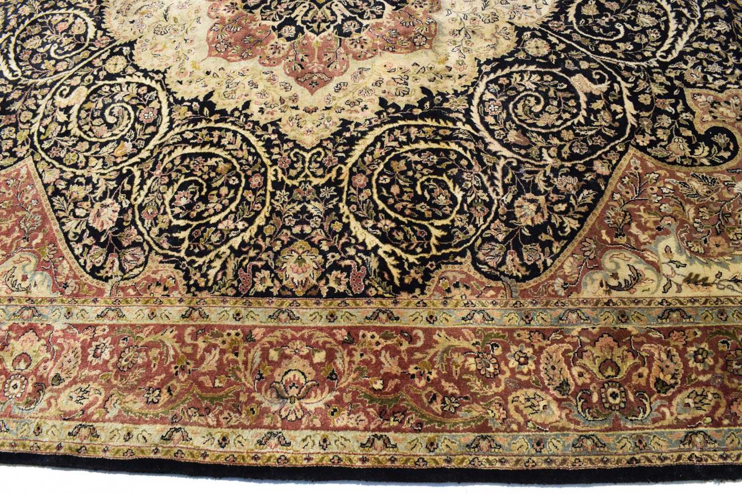 Large Indian machine-made wool carpet - Image 3 of 14