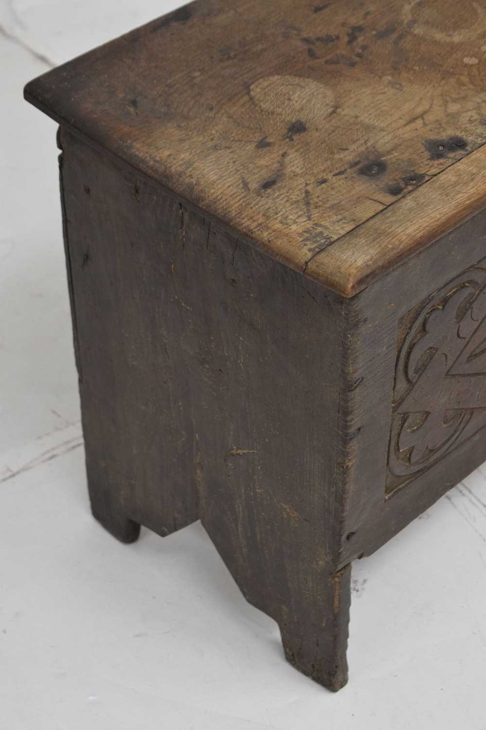 17th century small oak coffer - Image 3 of 10