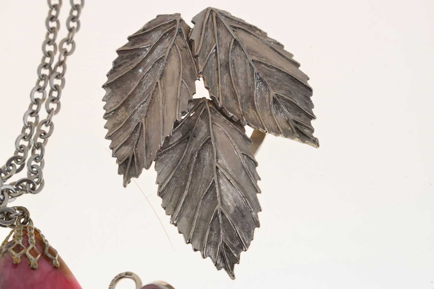 Small group of silver and white metal jewellery - Image 6 of 9