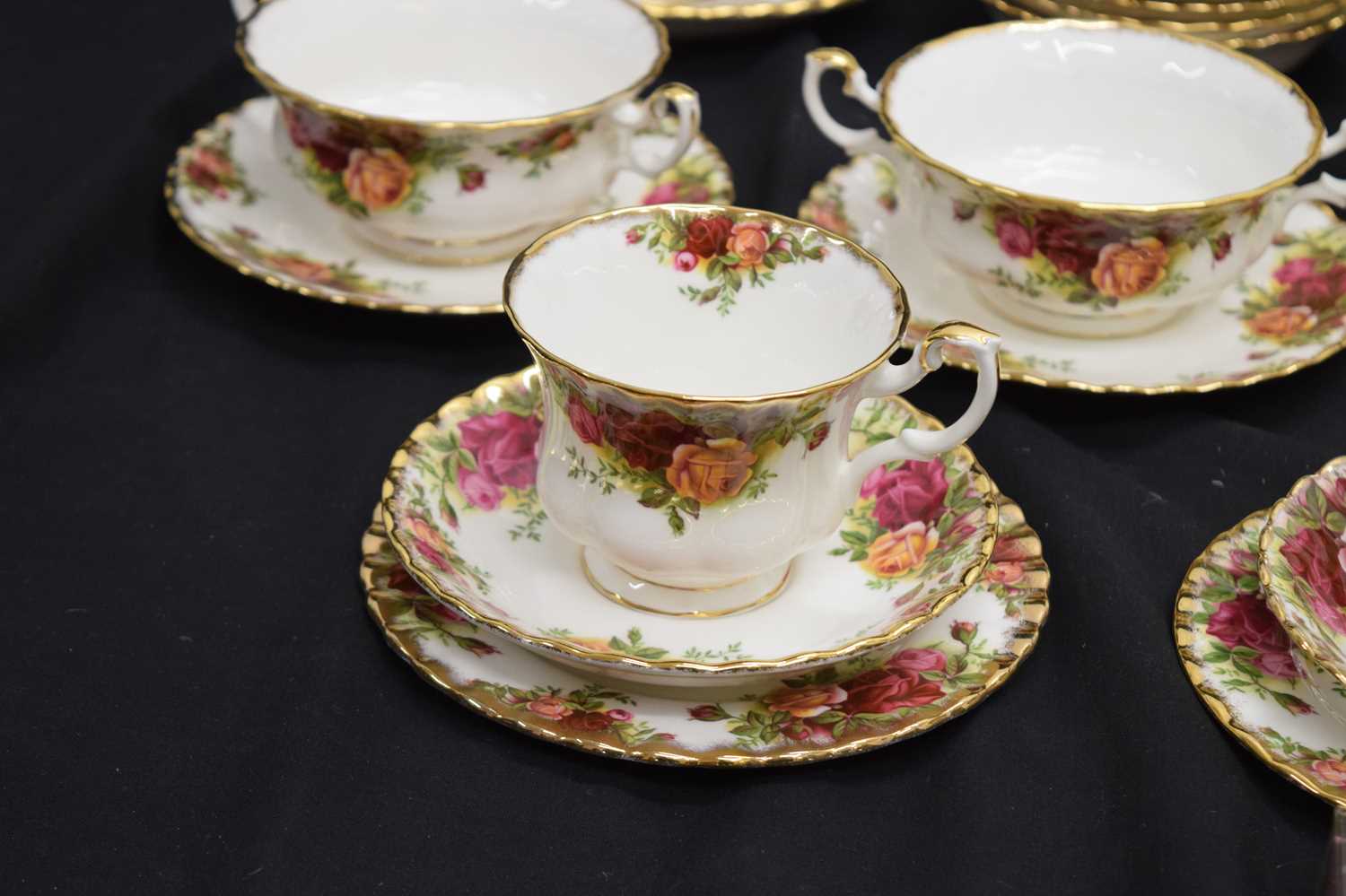 Royal Albert 'Old Country Roses' six person service - Image 9 of 16