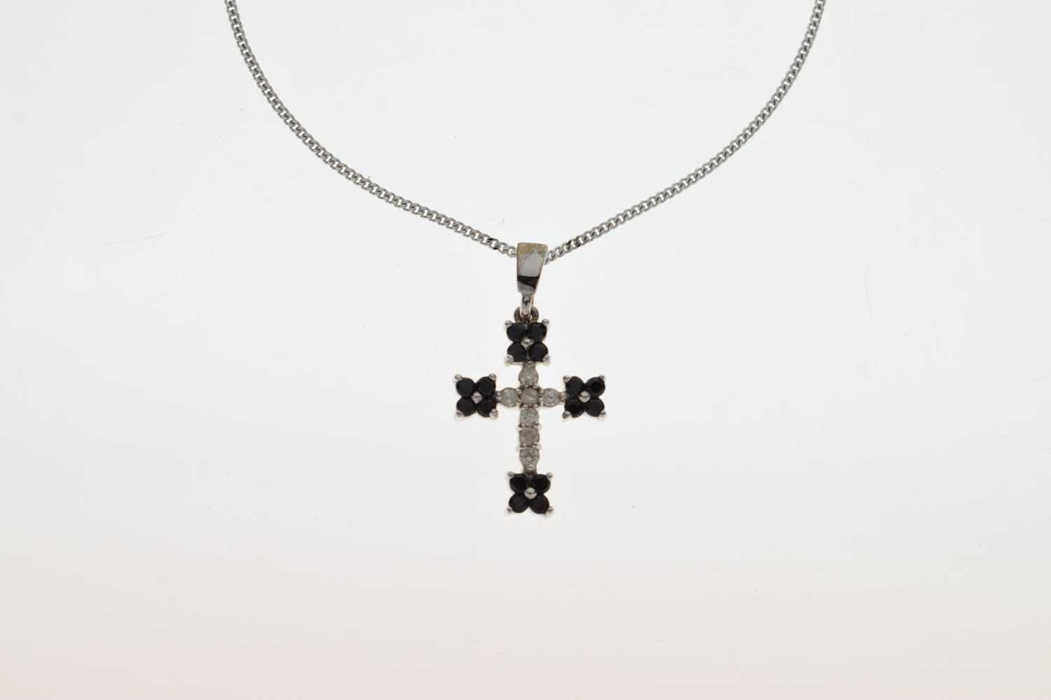 9ct white gold diamond set cross pendant - Image 6 of 6