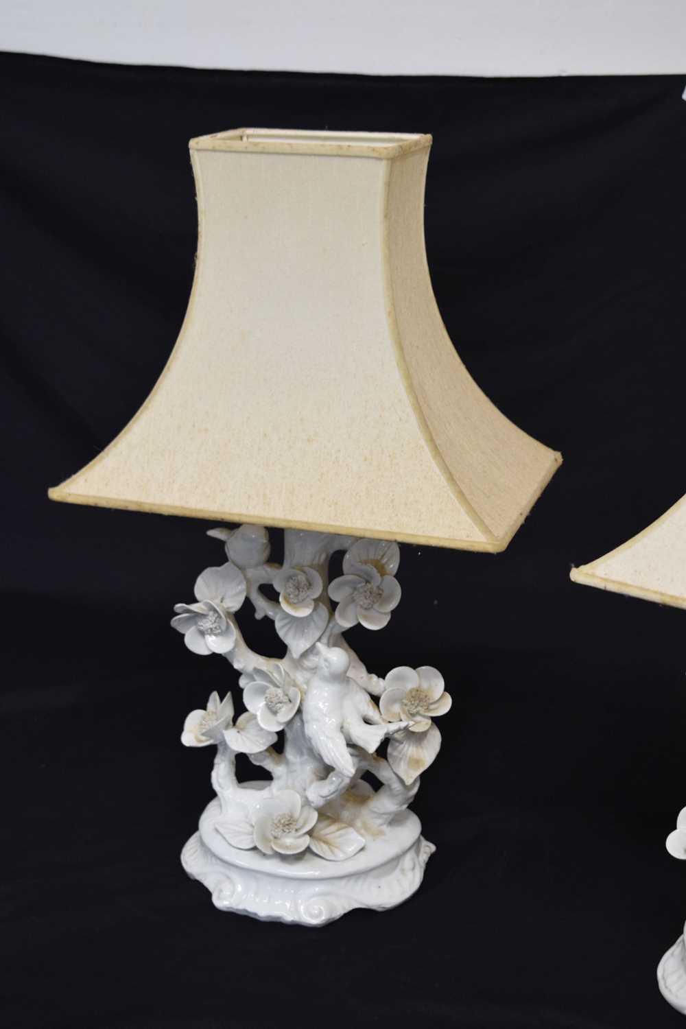 Pair of Italian porcelain bird table lamps - Image 4 of 10