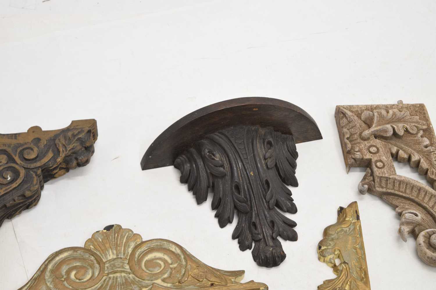 Assorted group of carved fragments - Image 5 of 7