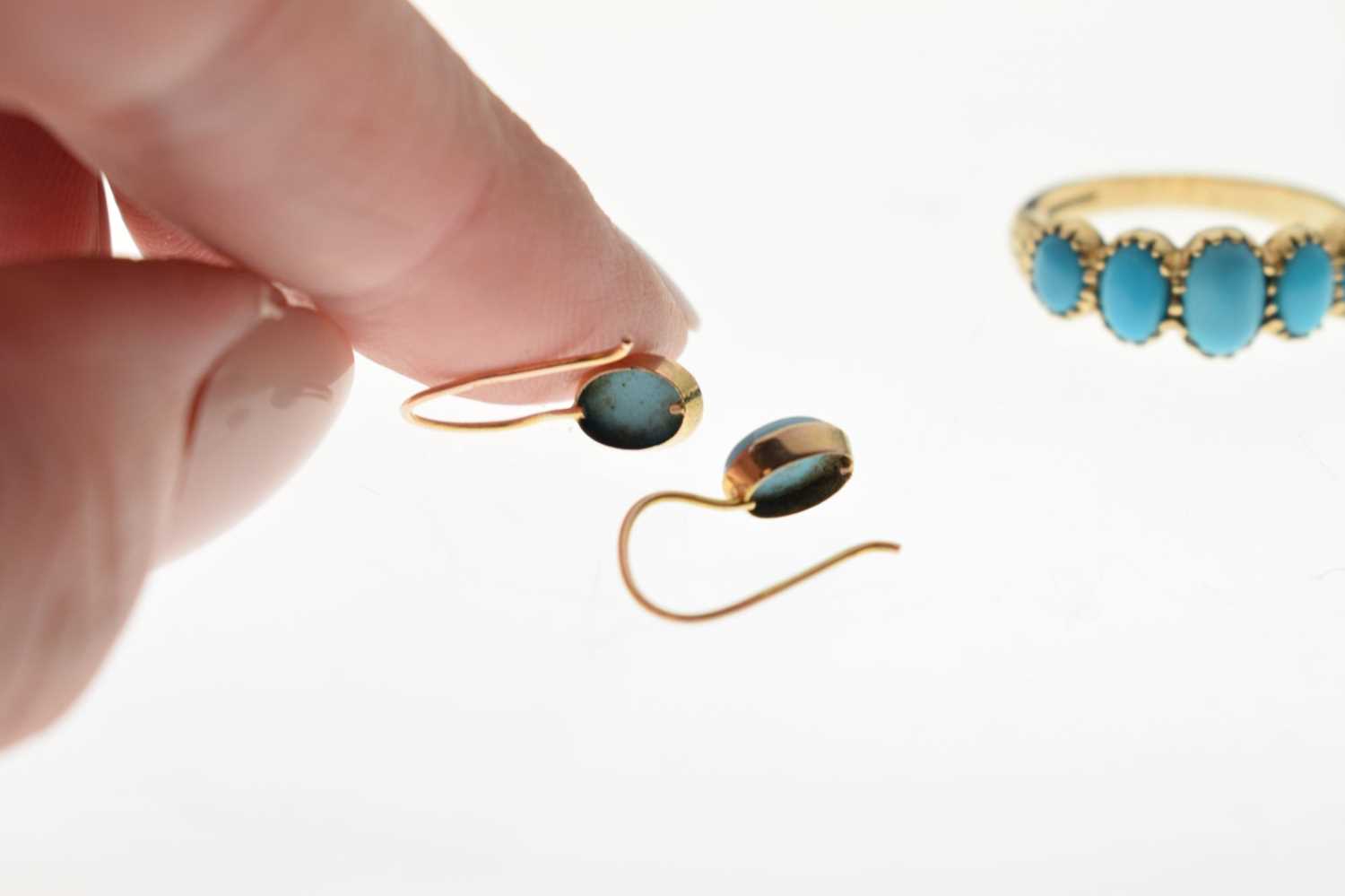 Turquoise five-stone 9ct gold ring and two pairs of turquoise earrings (3) - Image 3 of 9