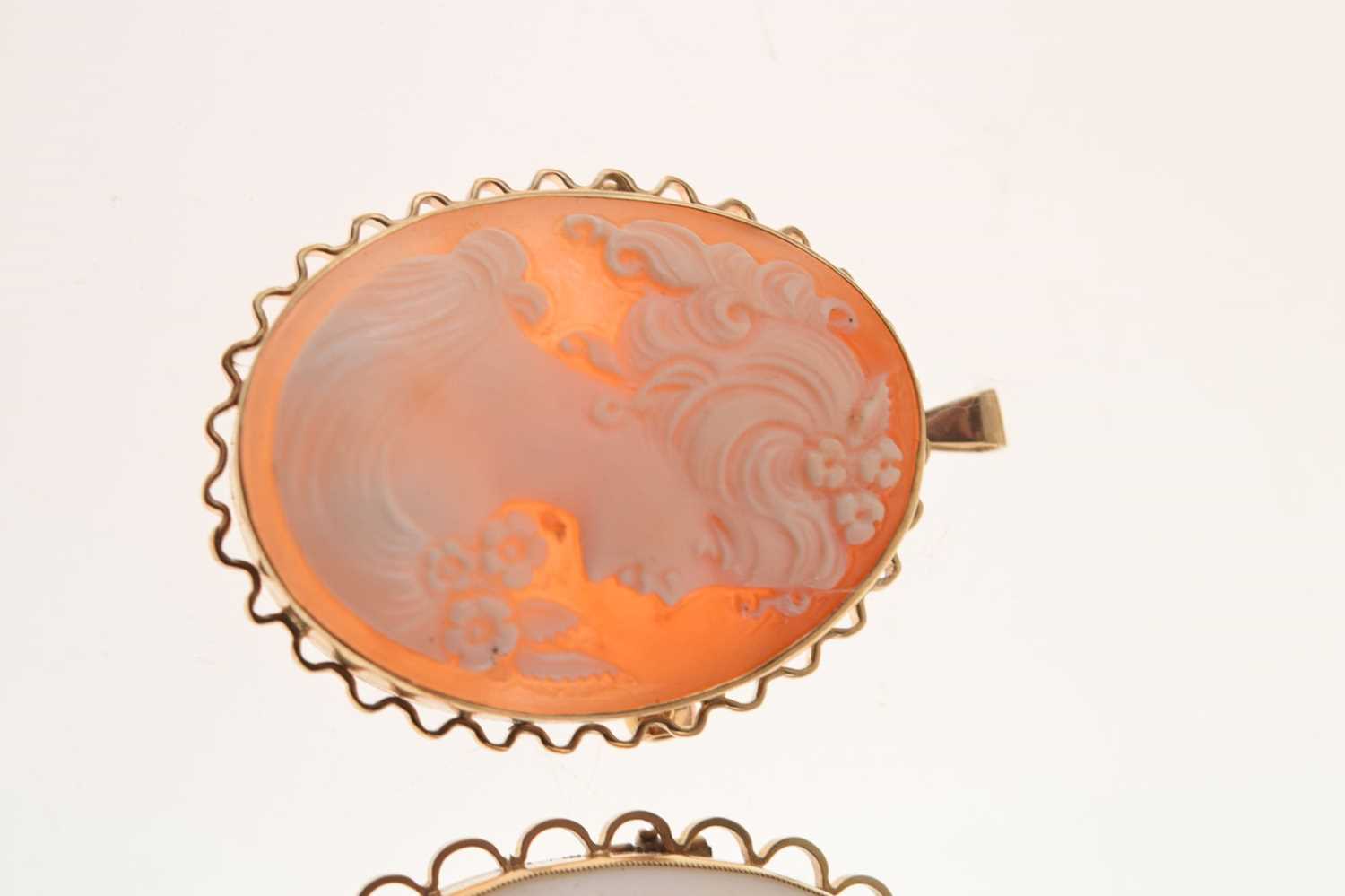 Two mid 20th century 9ct gold cameo brooches - Image 2 of 8